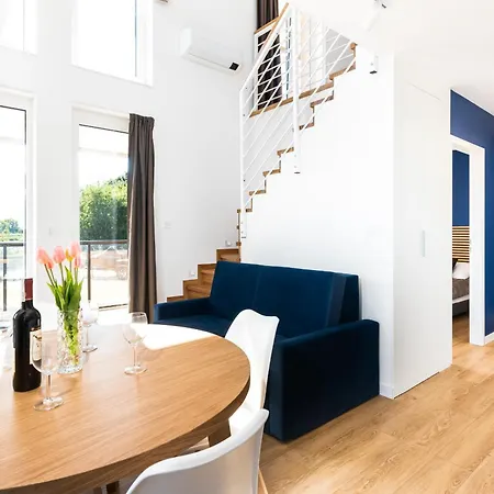 Lighthouse 06 Surfingbird Мжежино