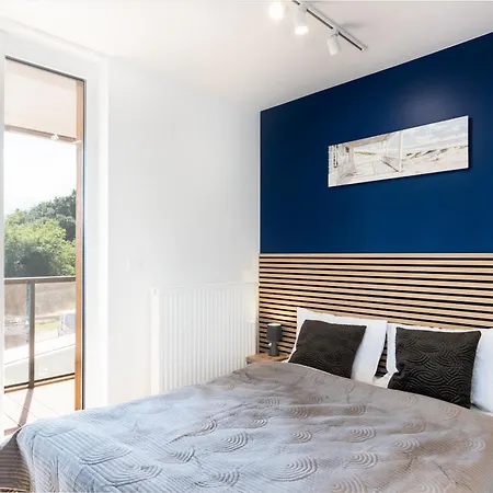 Lighthouse 06 Surfingbird *