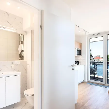 Lighthouse 06 Surfingbird