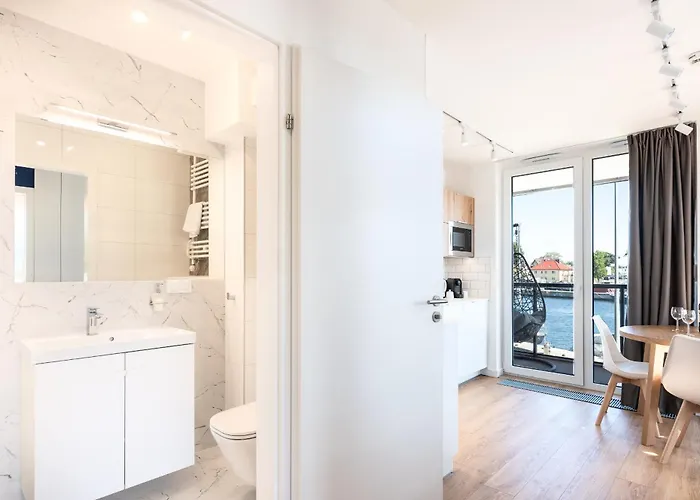 Lighthouse 06 Surfingbird